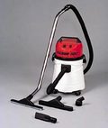 1.5 HP WET DRY VAC With 7PC TOOL KIT